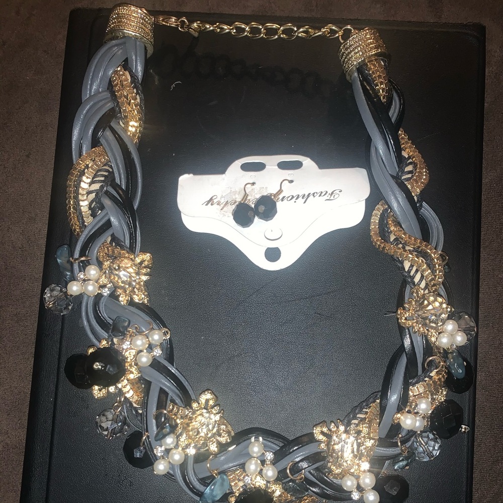 Necklace and earring set